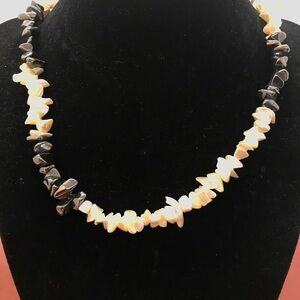 Mother of Pearl Chip and Gold Bead Necklace Blk & White
